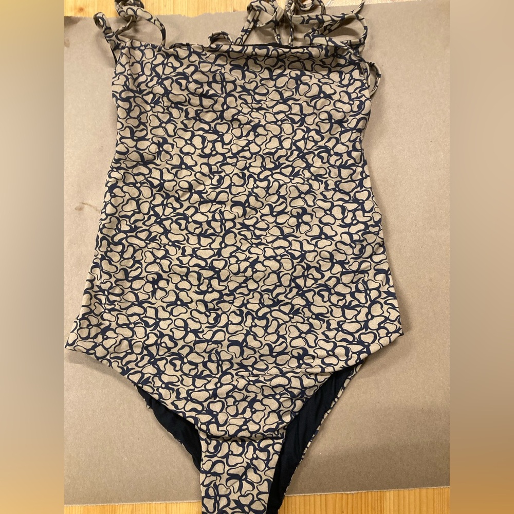 Anemos LA sustainable swimsuit - Picture 7 of 8